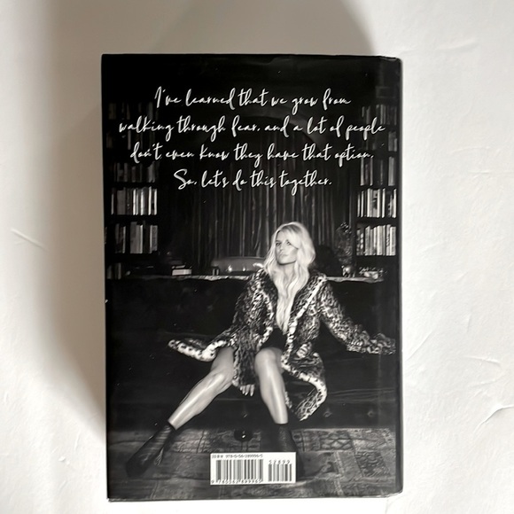 Open book by Jessica Simpson‎ - Picture 2 of 2